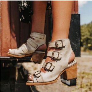 Freebird Quail Sandals in Ice